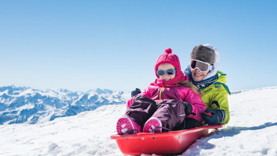 Bambini sulla neve cosa mettere in valigia: consigli utili