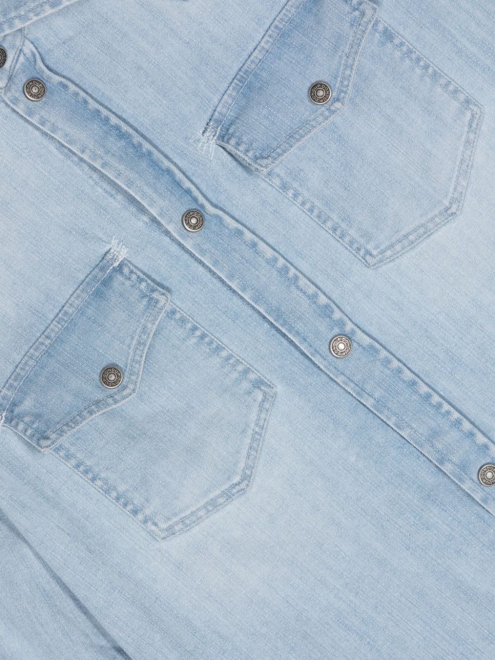 chemise en jean bleu bébé