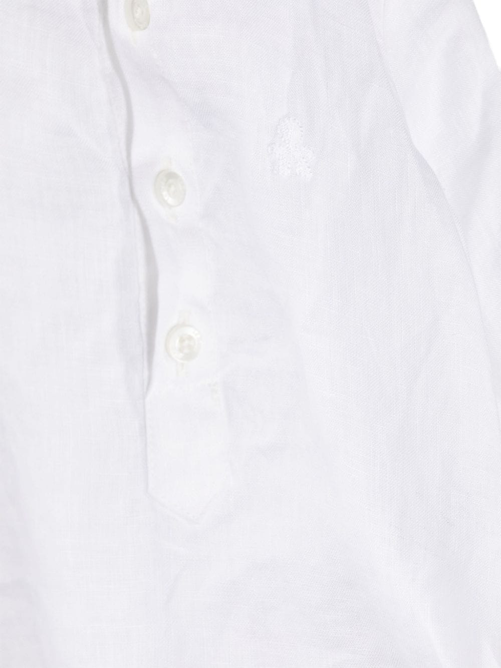 chemise blanche nouveau-né