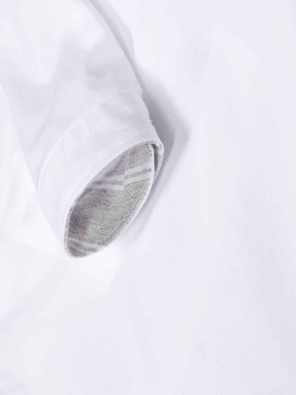 chemise blanche nouveau-né