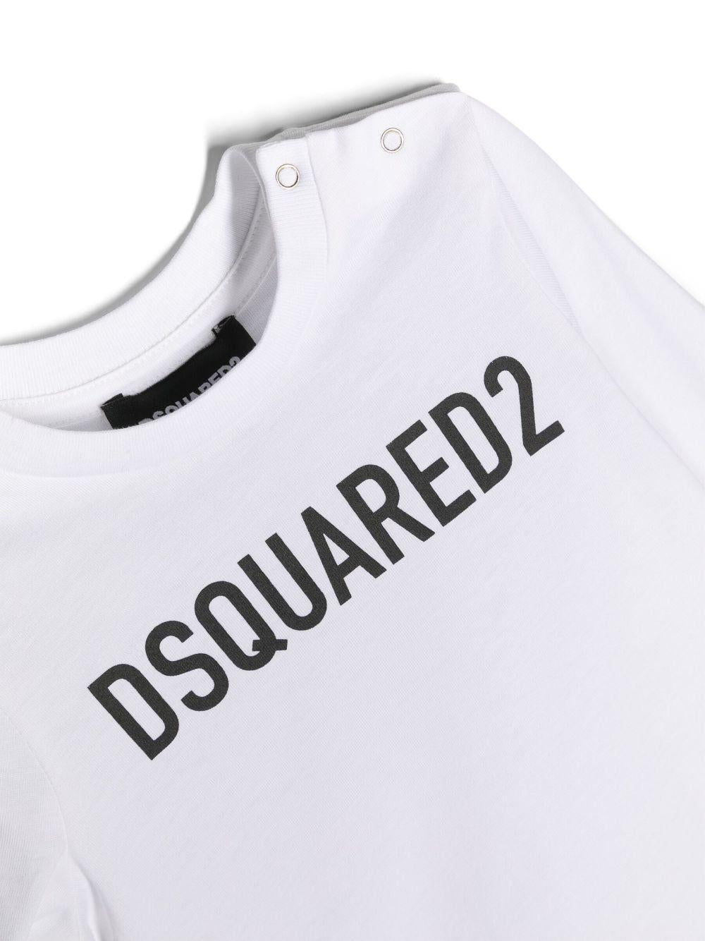 Maglia bianca,con stampa frontale e chiusura laterale con bottoni,