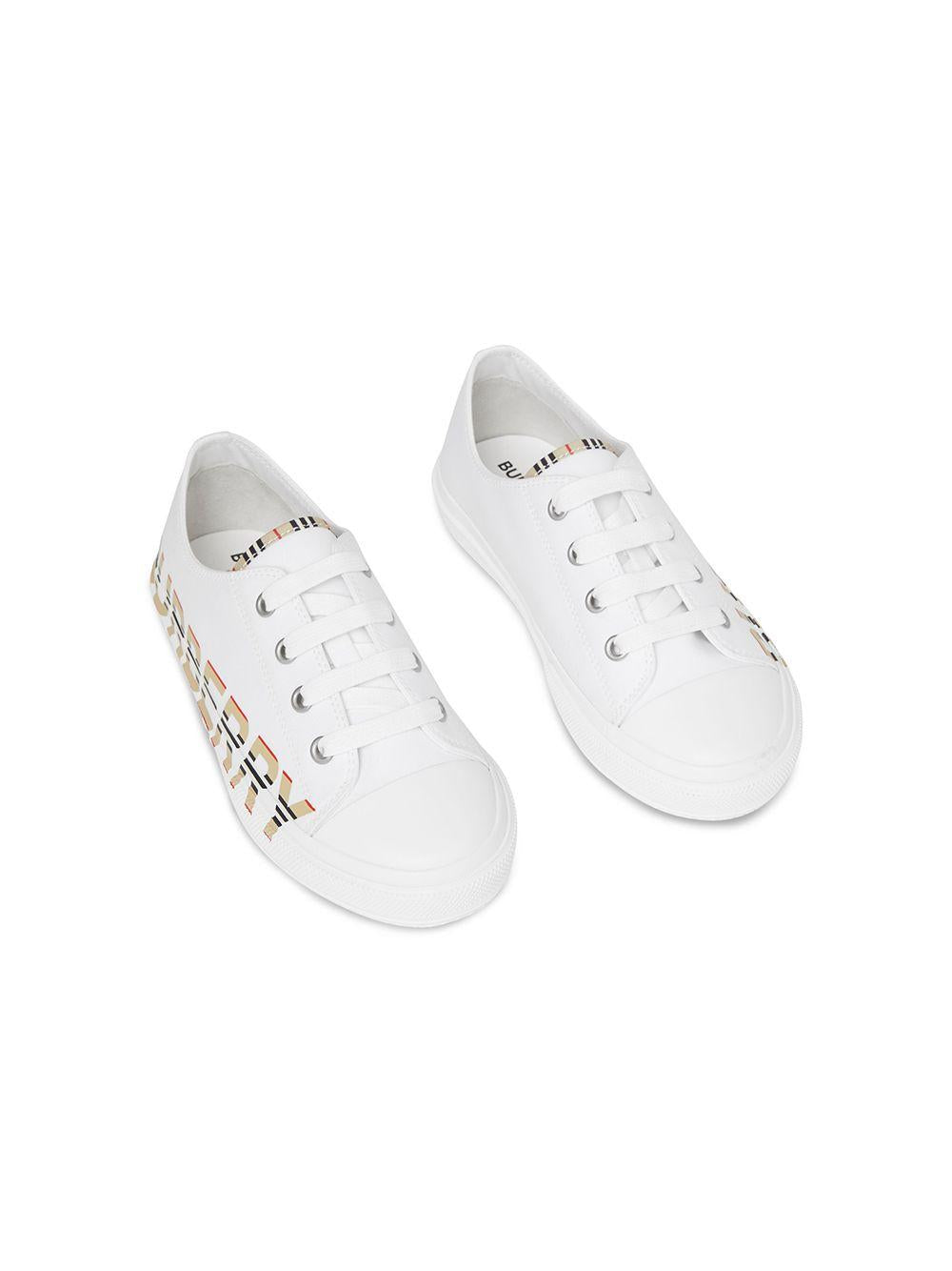 Sneakers bianche con inserti check e logo