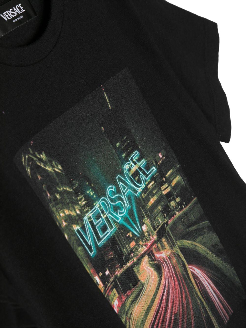 T-shirt nera unisex con stampa 10001291A09009 2B070 VERSACE 