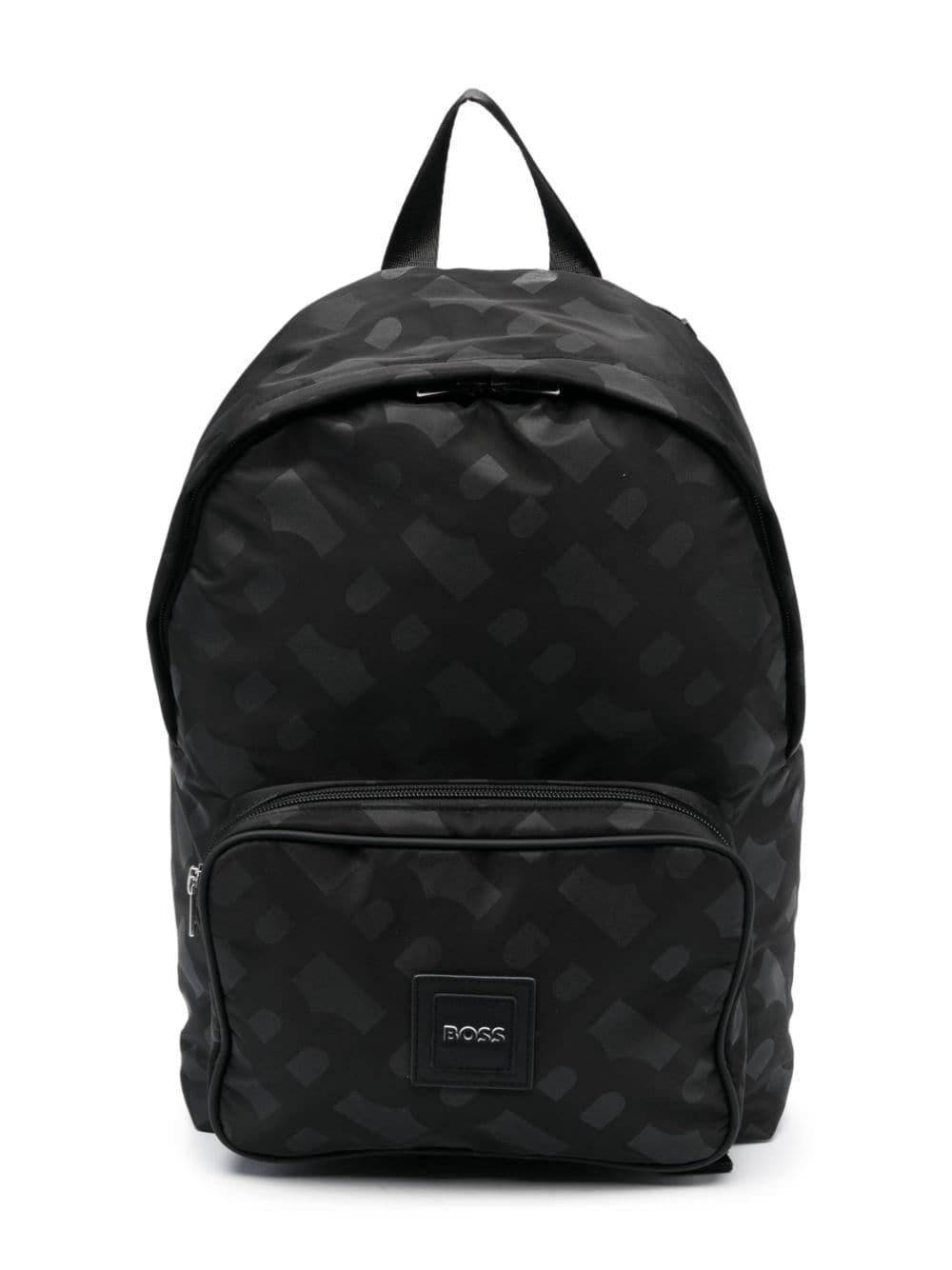 Zaino nero bambino,applicazione frontale con logo, manico superiore, due tracolle regolabili, tasca frontale con zip, chiusura superiore con zip, scomparto unico e applicazione interna con logo