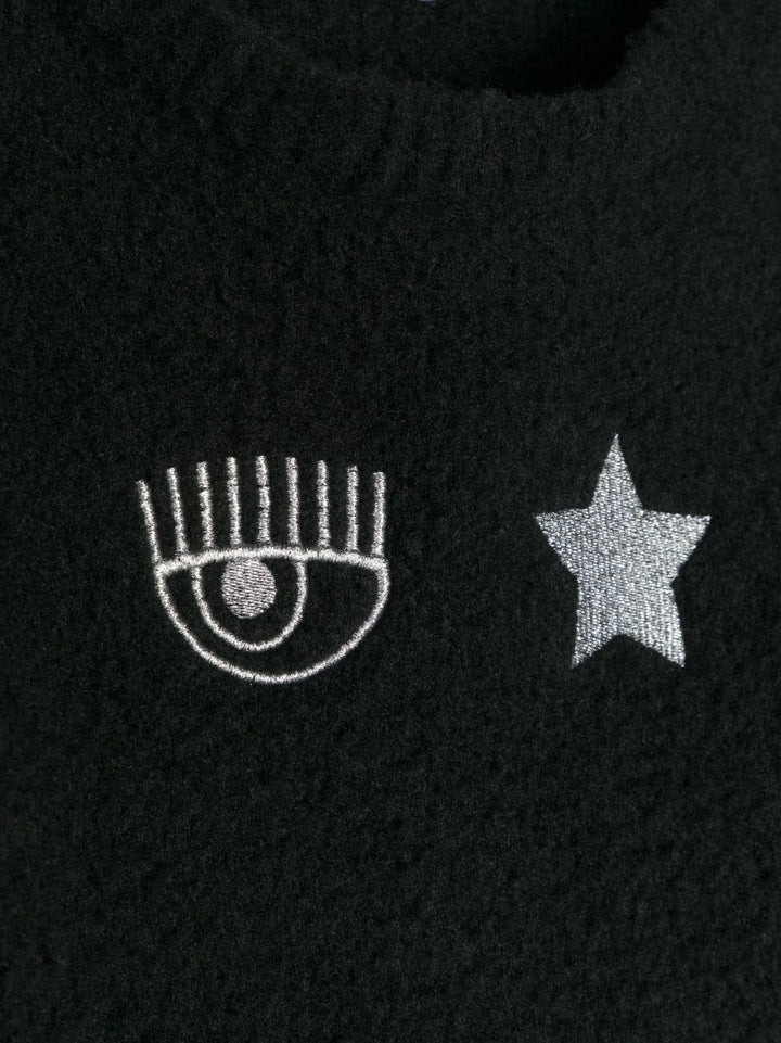 Maglia nera con applicazioni frontali