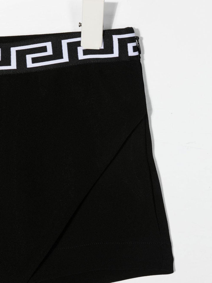 Shorts nero con stampa greca bianca
