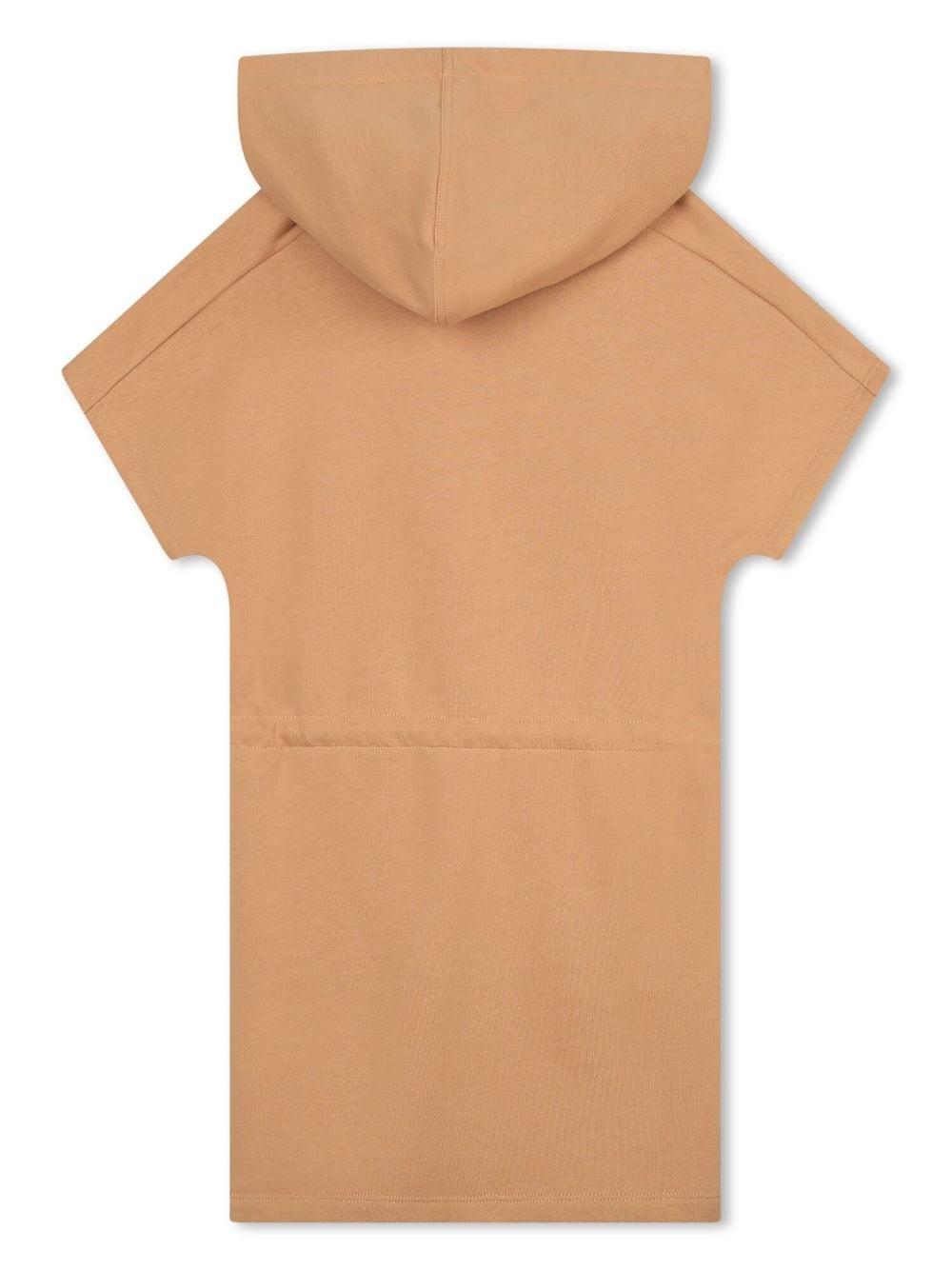 Abito beige bambina con cappuccio , coulisse e logo bianco stampato