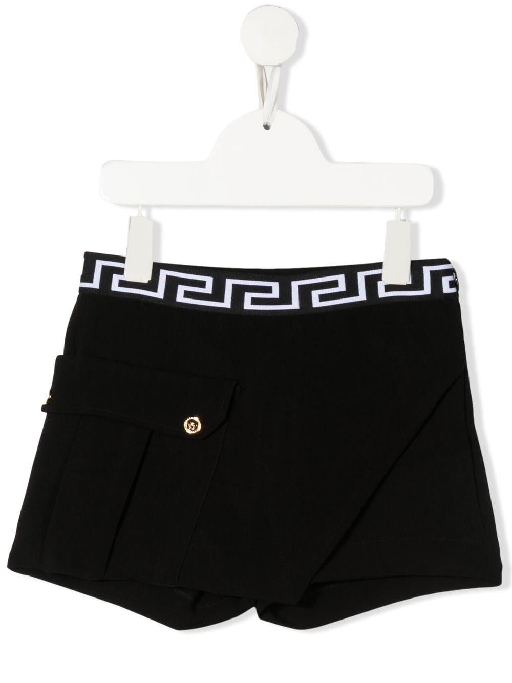 Shorts nero con stampa greca bianca